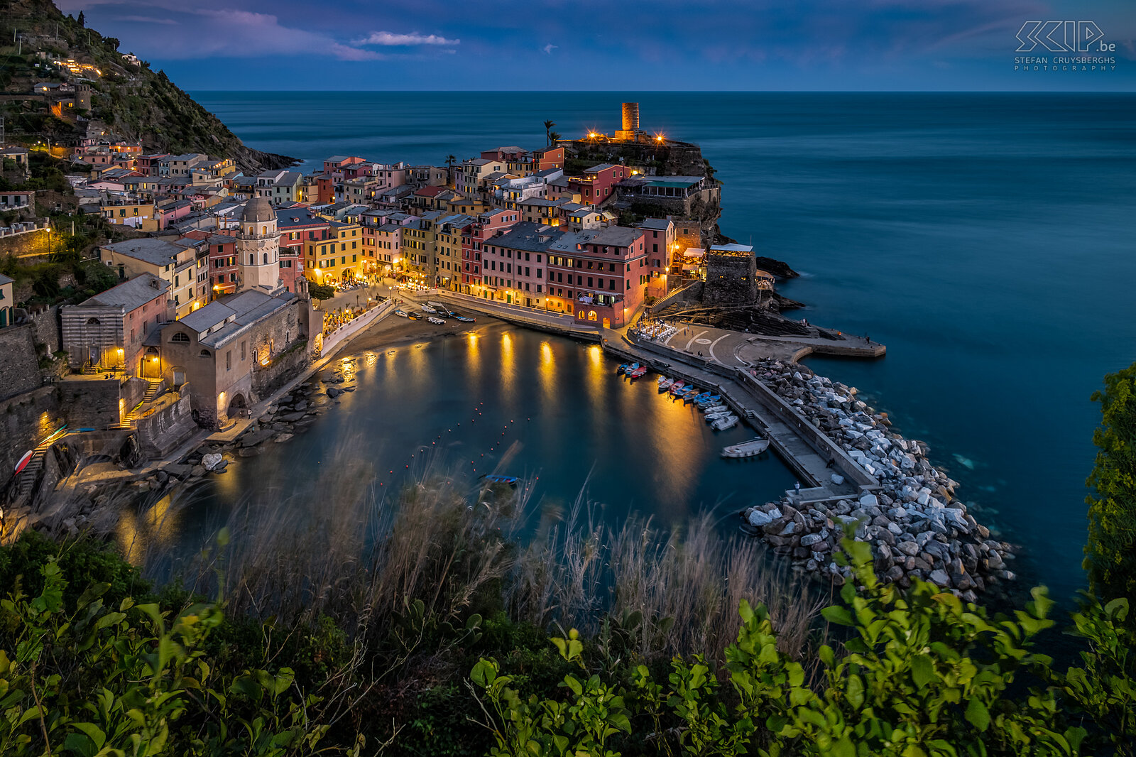 Vernazza - By night Vernazza is one of the five villages of Cinque Terre. It has a particularly beautiful harbor and is very photogenic. Stefan Cruysberghs